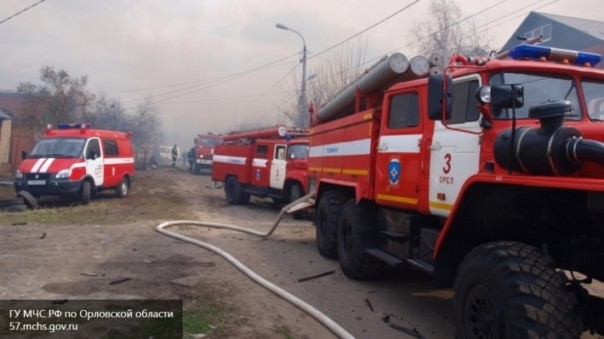 Появились первые кадры пожара на складе пиротехники в Березовском