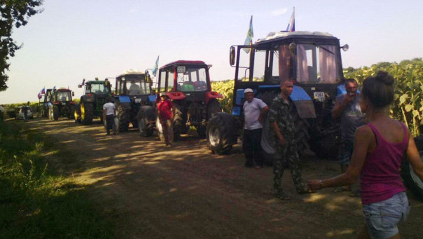 Под Ростовом милиция блокировала поддержавших кубанских трактористов дальнобойщиков