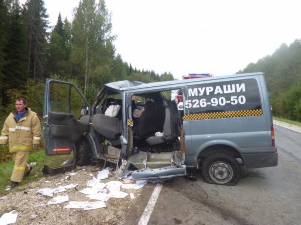 В Кировской области при ДТП с микроавтобусом погибли шесть человек