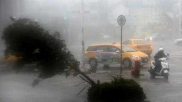 Рекордный за 20 лет циклон обвалился на Тайвань