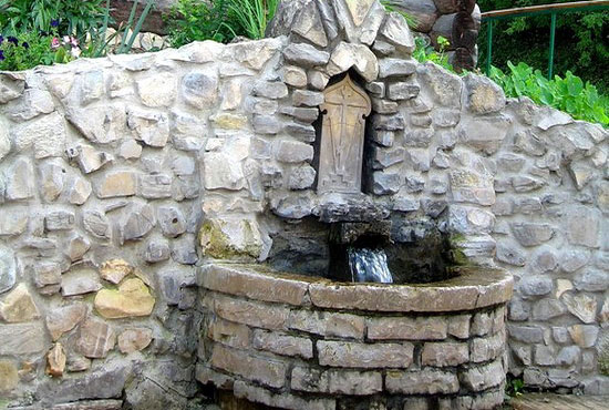 Роспотребнадзор не советует пить воду из родника у Трифонова монастыря