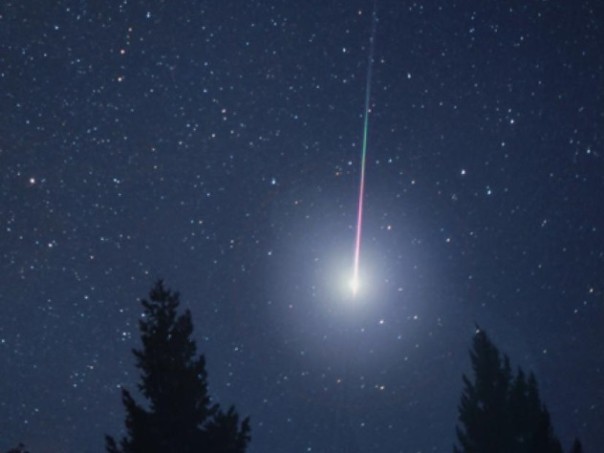 В небе над Томском экипажи 3-х самолетов увидели странный светящийся объект