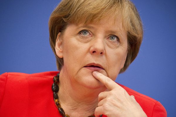 Меркель заявила, что хочет вернуть время назад ради беженцев