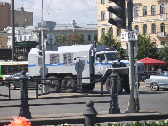 В Петербурге на Сенной снесли киоски с пышками и шавермой