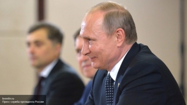 Путин поздравил рабочих компании «Калашников» с Днём оружейника