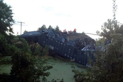 В Саратовской области под поездом обвалился железнодорожный мост