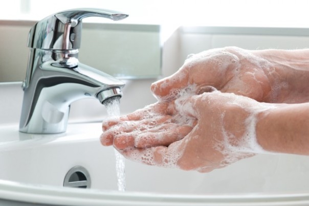 Ученые: мытье рук может принести больше вреда, чем пользы