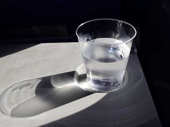 Учёные поставили под сомнение «теорию 8-ми стаканов воды»