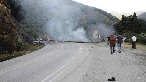 Движение по трассе в туристическом регионе Турции остановлено из-за ракетного обстрела