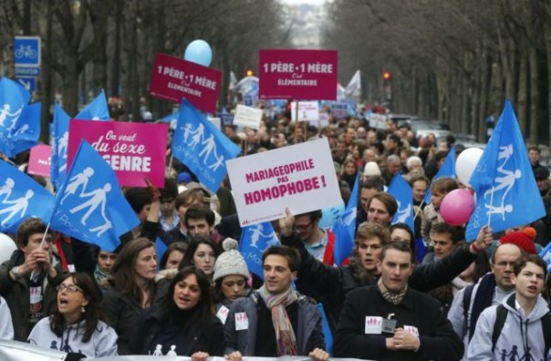 В Париже тысячи человек приняли участие в акции против однополых браков