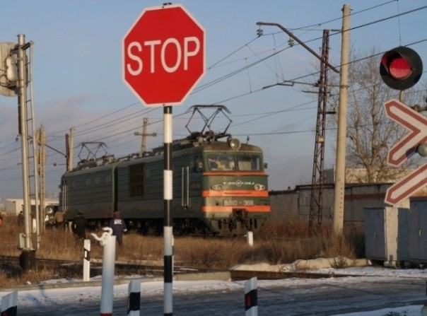 Поезд с углем и КамАЗ столкнулись в Красноярском крае