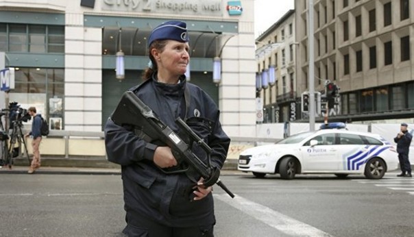 Захвативший заложников в Брюсселе сдался милиции