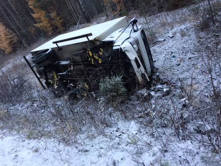 На Серовском тракте грузовой автомобиль снес иномарку — умер человек Сегодня в 11:32