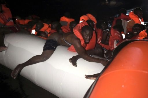 У берегов Ливии таможенники атаковали лодку с мигрантами