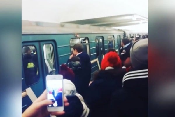 В столице России милиция начала задерживать футбольных фанатов после потасовок в метро