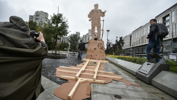В столице РФ представили прототип монумента Калашникову