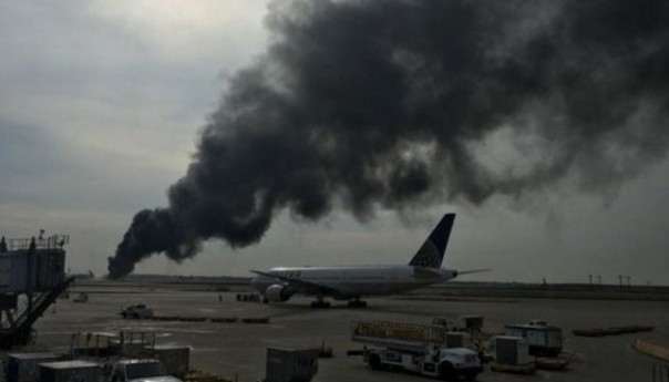 В аэропорту Чикаго зажегся самолет American Airlines со 160 пассажирами