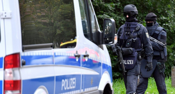 В Германии мужчина устроил стрельбу по полицейским