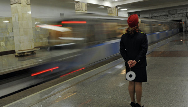 В московском метро нетрезвый пенсионер приостановил поезд