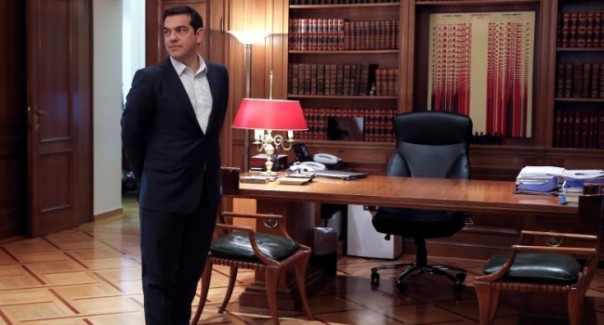 Премьер Греции произвел перестановки в руководстве