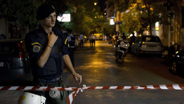 В Афинах неизвестные бросили гранату на территорию французского посольства