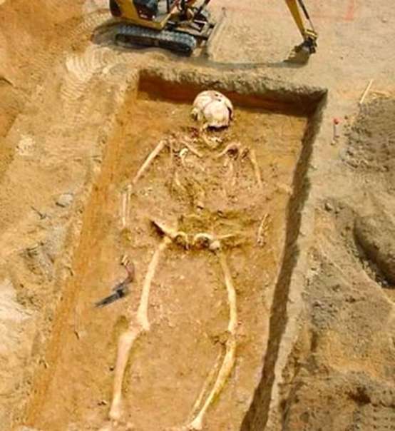 Археологи раскрыли тайну погибели загадочной женщины-великана из XIII века
