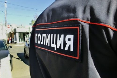 Мужчина с пневматическим пистолетом грозил убийством родной дочери