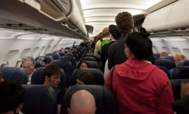 Пьяные пассажиры рейса Москва — Дубай угрожали взорвать самолёт