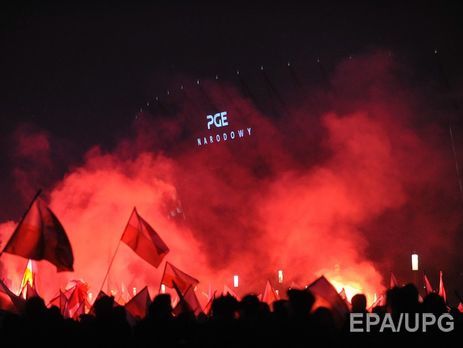 Киев потребовал от Варшавы реакции на сожжение желто-голубого украинского государственного флага