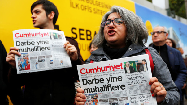 В Турции арестовали девятерых репортеров газеты Cumhuriyet