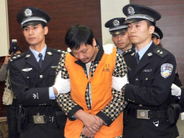 В КНР сегодня казнили мужчину, который убил депутата гвоздометом