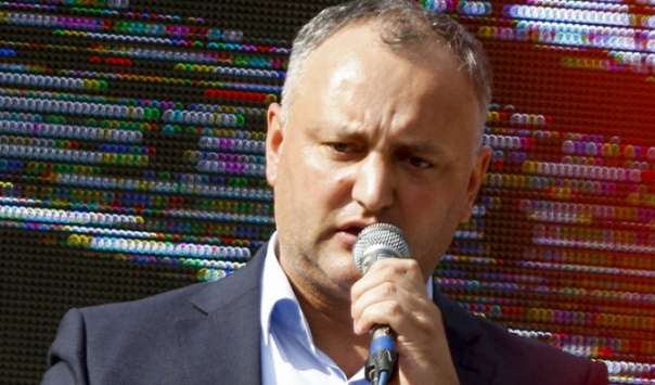 Лидер социалистов Игорь Додон выигрывает во втором туре президентских выборов в Молдавии