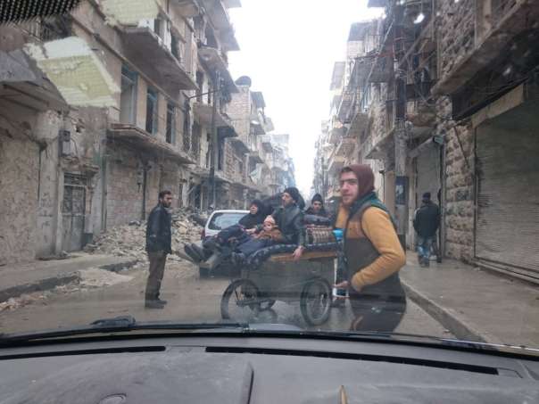 Из подконтрольных боевикам кварталов Алеппо спасены все женщины и дети