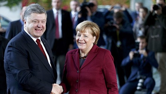Порошенко по телефону с Меркель обсудил безвиз и санкции против РФ
