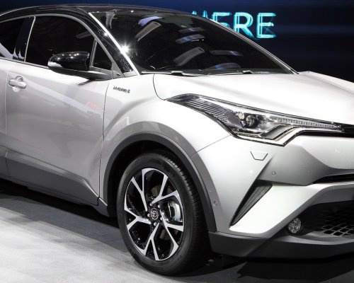 Новый кроссовер Toyota C-HR приедет в Россию в 2017 году