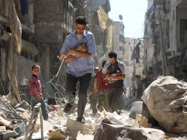 Сирийские войска врываются в дома мирных жителей Алеппо и убивают