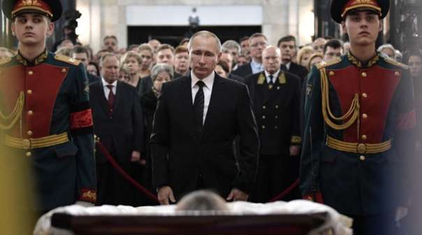 Посла Андрея Карлова похоронили в столице России со всеми воинскими почестями