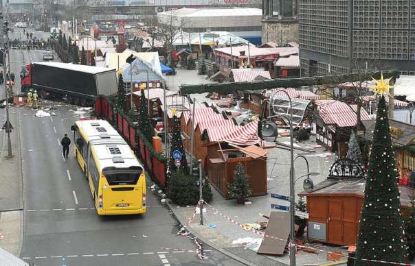 Катастрофа на рождественском рынке в Берлине была терактом — Меркель