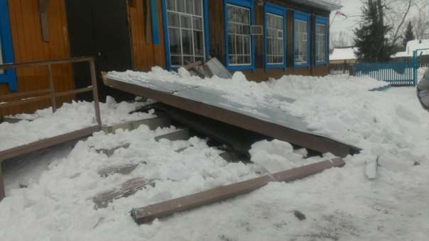 В Красноярском крае рухнула крыша школы пока дети были на прогулке