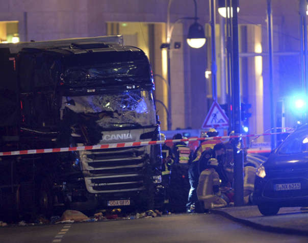 Катастрофа с фургоном в Берлине: появились новые фото, видео и детали
