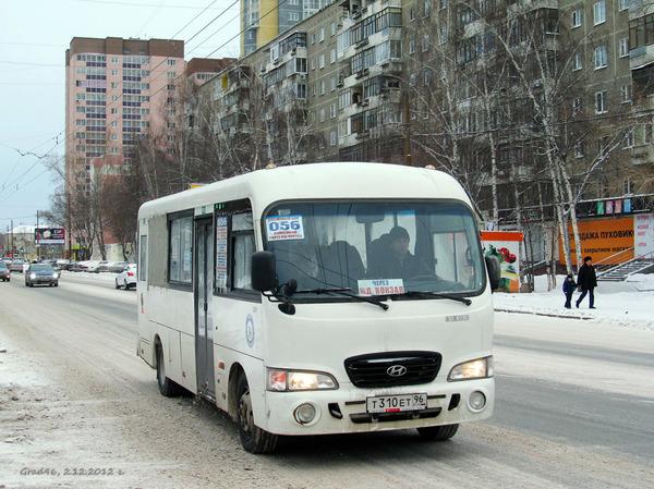 В Екатеринбурге маршрутка проскочила на «красный» и сбила ребенка