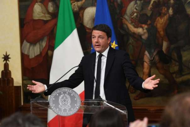 Президент Италии просит Ренци не уходить до принятия бюджета