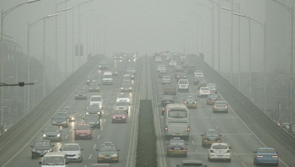 В Пекине объявлен «красный» уровень тревоги из-за смога