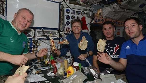 Находящийся на борту МКС космонавт Олег Новицкий завёл страничку в социальная сеть Instagram
