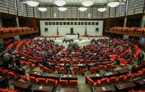 Парламент Турции продлил режим ЧП в государстве на три месяца