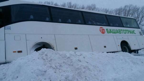 Пассажиры автобуса Уфа-Оренбург ждали помощи на трассе пару часов — свидетели