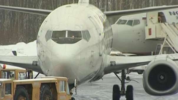 В Калининграде отогнали с полосы аварийный самолет