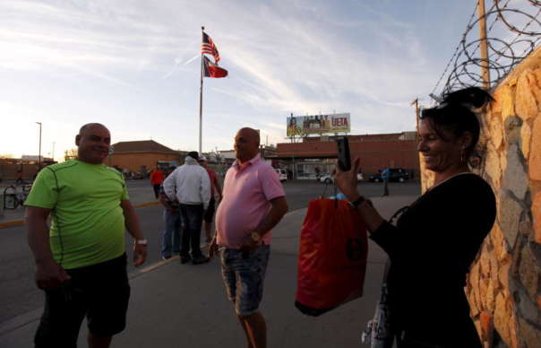 США прекратят выдавать вид на жительство прибывшим без виз кубинцам