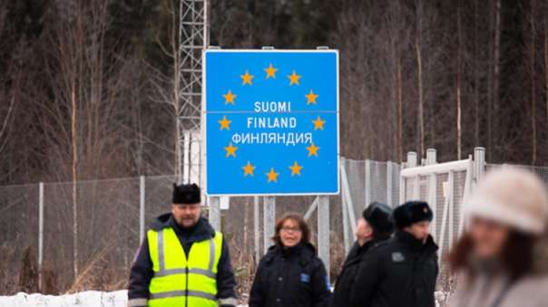 Предпосылкой задержки автобусов на границе РФ и Финляндии стала приостановки лицензии