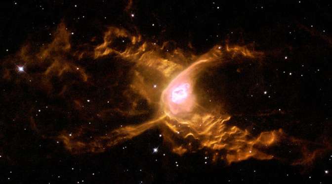 «Хаббл» отметил процесс смерти далекой звезды
